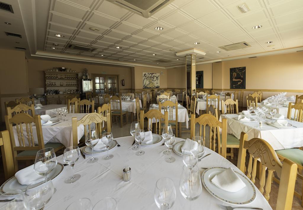 Hostal Restaurante La Pineda El Barco de Ávila Buitenkant foto