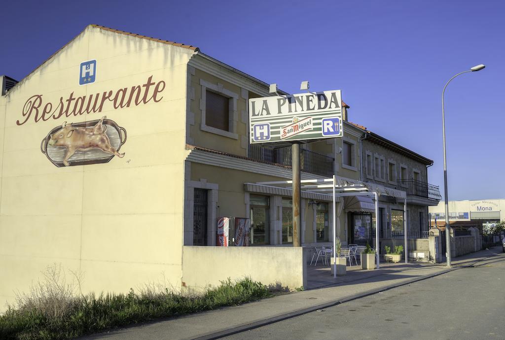 Hostal Restaurante La Pineda El Barco de Ávila Buitenkant foto